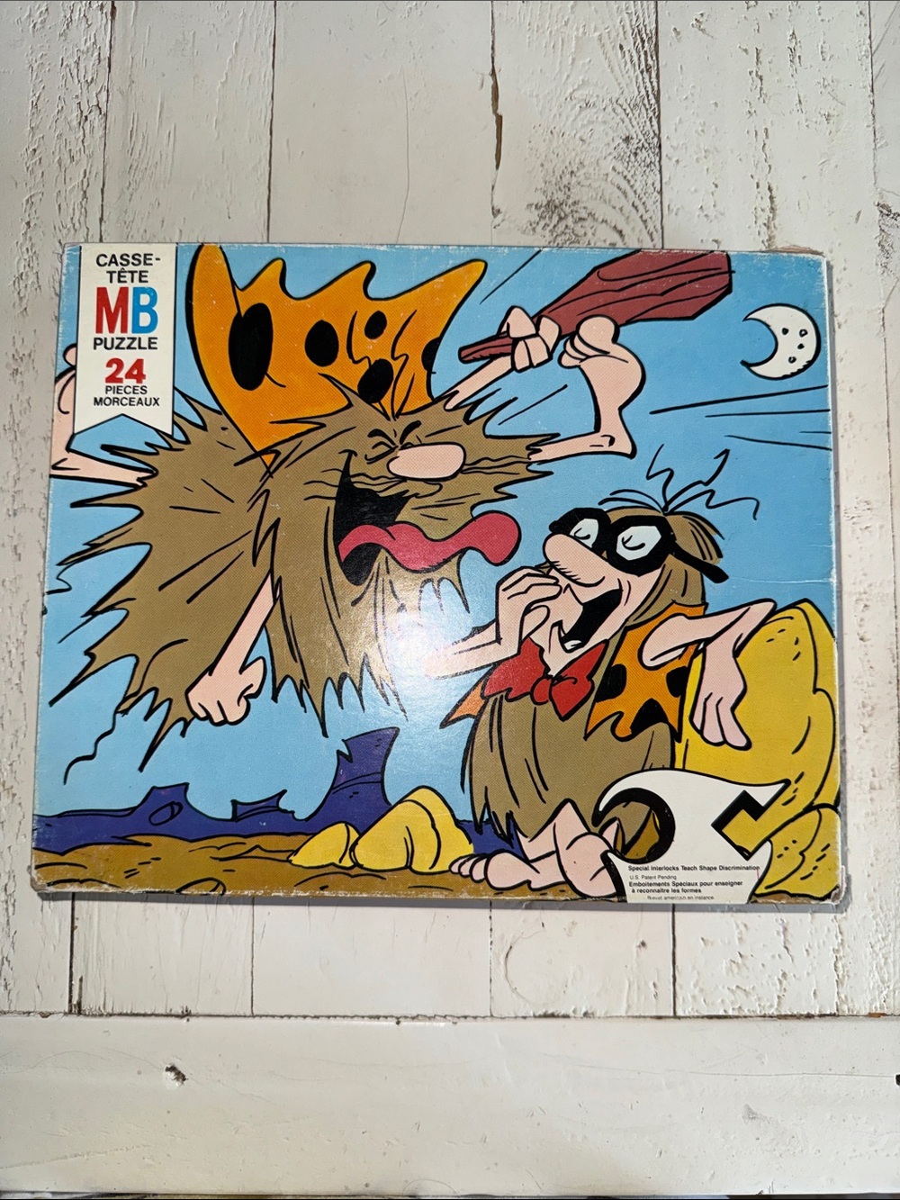MB Casse-Tete Vintage captain caveman Cartoon Puzzle Wall Art - Blue & Yellow